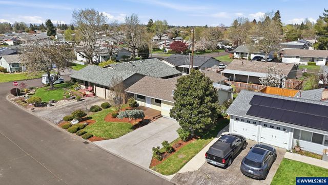 1383 Thompson Rd, Woodburn, OR 97071