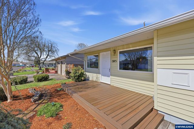 1383 Thompson Rd, Woodburn, OR 97071