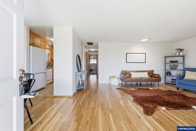 1383 Thompson Rd, Woodburn, OR 97071