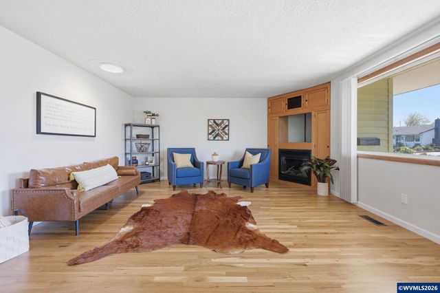 1383 Thompson Rd, Woodburn, OR 97071