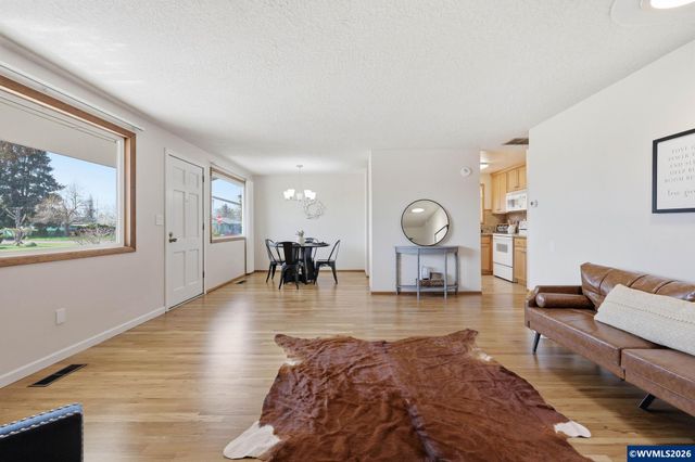 1383 Thompson Rd, Woodburn, OR 97071