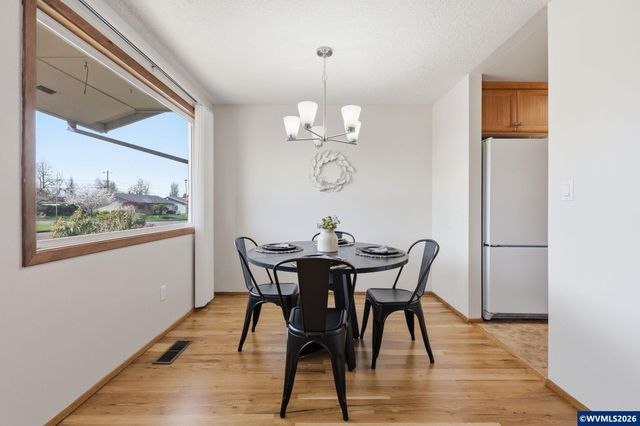 1383 Thompson Rd, Woodburn, OR 97071