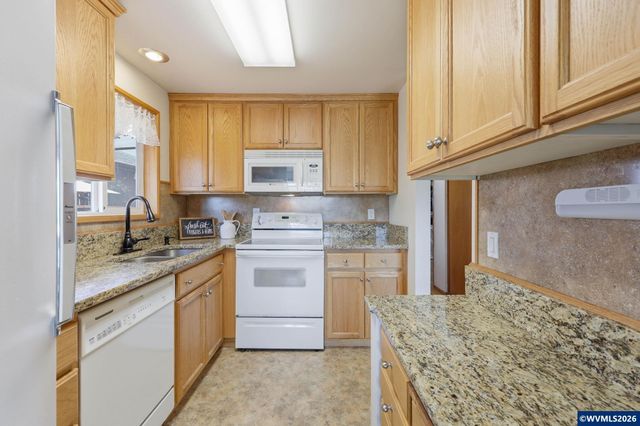 1383 Thompson Rd, Woodburn, OR 97071