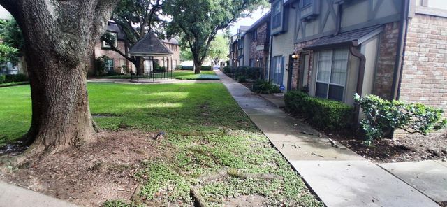 14703 Barryknoll Lane 26, Houston, TX 77079