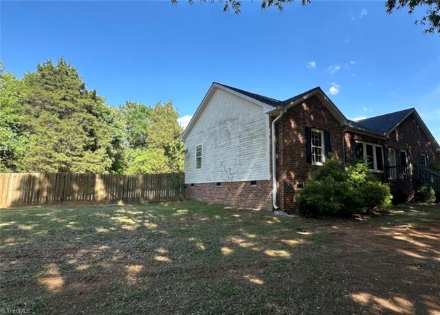 172 Jesse King Road, Advance, NC 27006