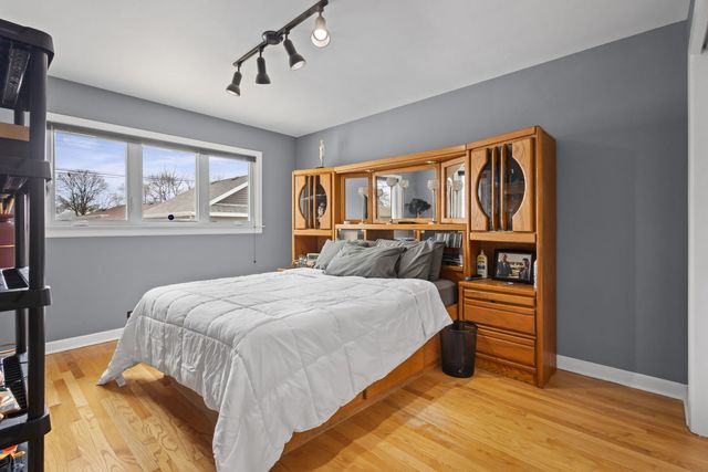 4904 N Normandy Avenue, Chicago, IL 60656