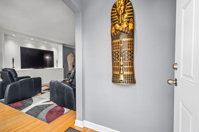 4904 N Normandy Avenue, Chicago, IL 60656