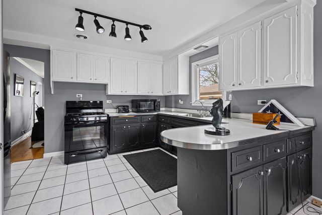 4904 N Normandy Avenue, Chicago, IL 60656