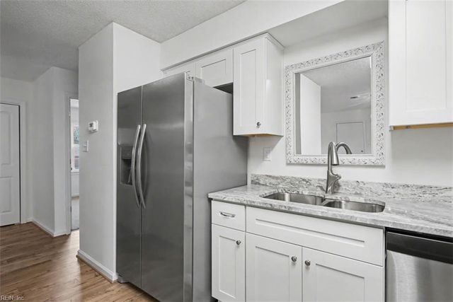 20 Linda DR, Newport News, VA 23608