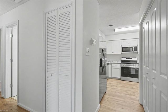 20 Linda DR, Newport News, VA 23608