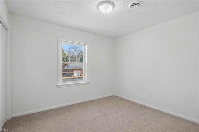 20 Linda DR, Newport News, VA 23608