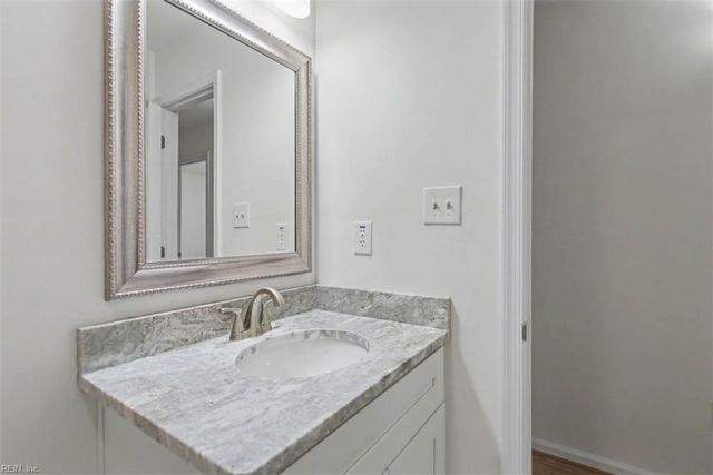 20 Linda DR, Newport News, VA 23608