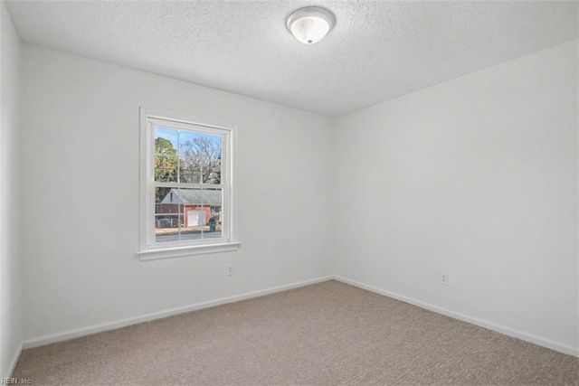 20 Linda DR, Newport News, VA 23608