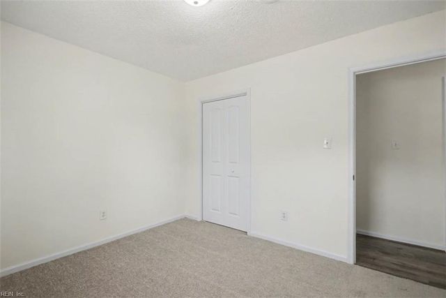 20 Linda DR, Newport News, VA 23608