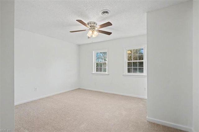 20 Linda DR, Newport News, VA 23608