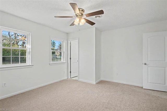 20 Linda DR, Newport News, VA 23608