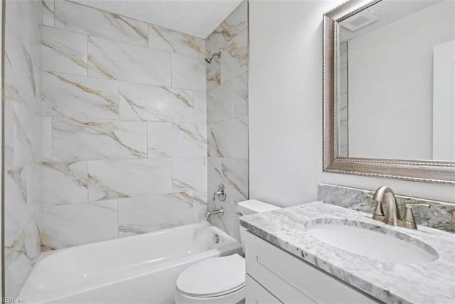 20 Linda DR, Newport News, VA 23608