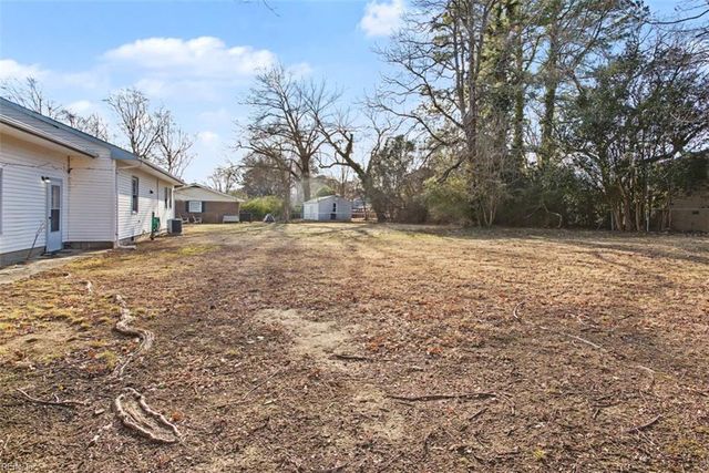 20 Linda DR, Newport News, VA 23608