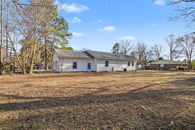 20 Linda DR, Newport News, VA 23608