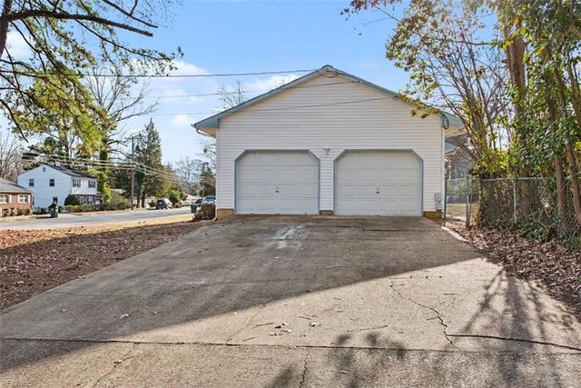 20 Linda DR, Newport News, VA 23608