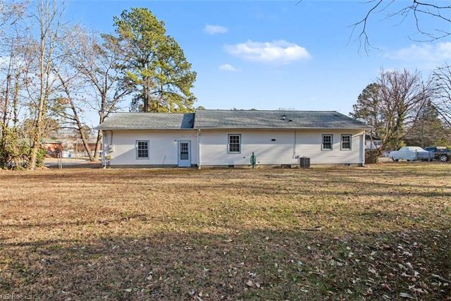 20 Linda DR, Newport News, VA 23608