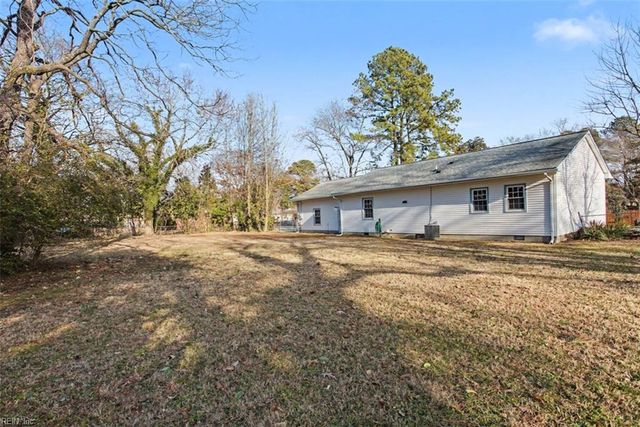 20 Linda DR, Newport News, VA 23608