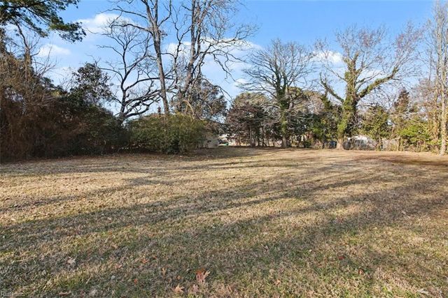 20 Linda DR, Newport News, VA 23608