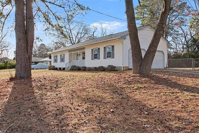 20 Linda DR, Newport News, VA 23608