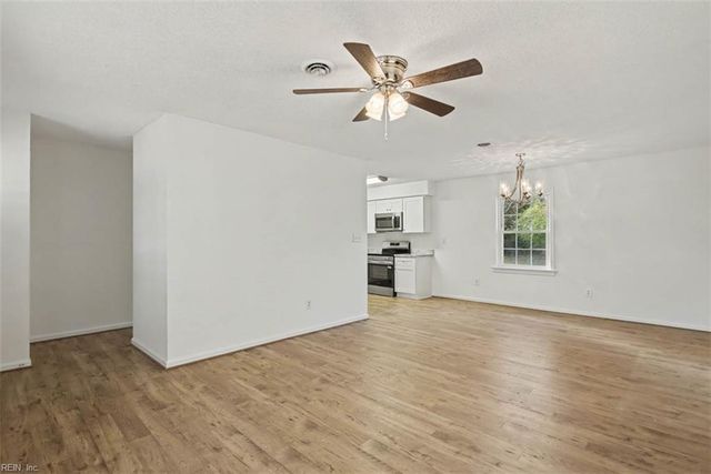 20 Linda DR, Newport News, VA 23608