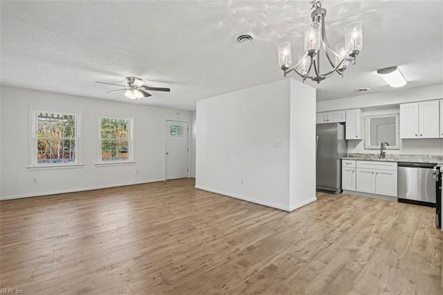 20 Linda DR, Newport News, VA 23608