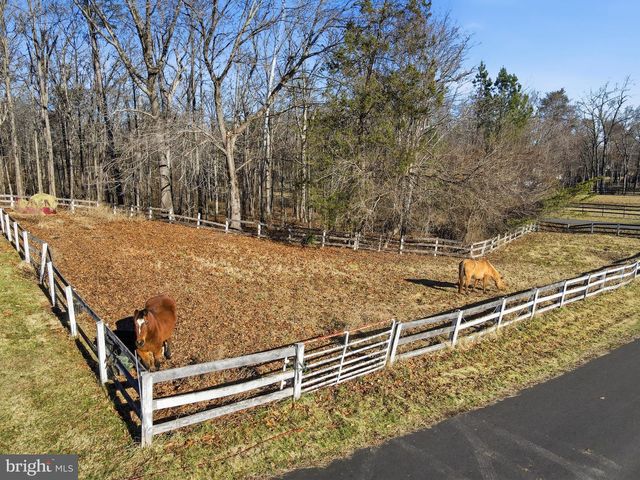 9304 TROY DR, Nokesville, VA 20181