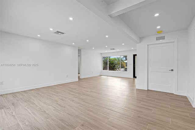 201 SE 12th St, Pompano Beach, FL 33060