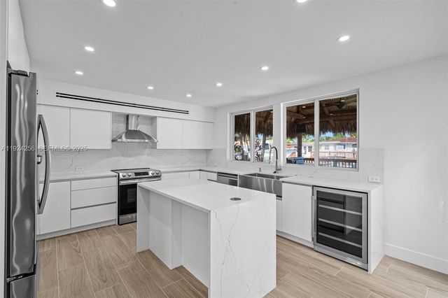 201 SE 12th St, Pompano Beach, FL 33060