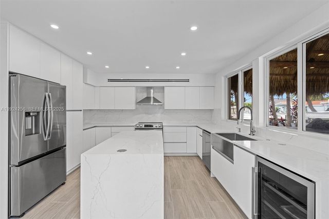 201 SE 12th St, Pompano Beach, FL 33060