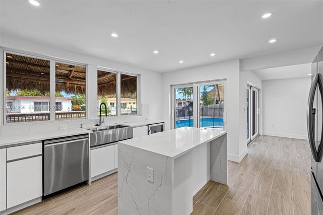 201 SE 12th St, Pompano Beach, FL 33060