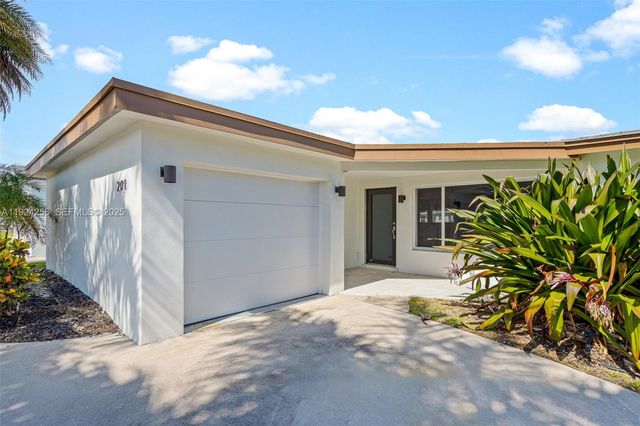 201 SE 12th St, Pompano Beach, FL 33060