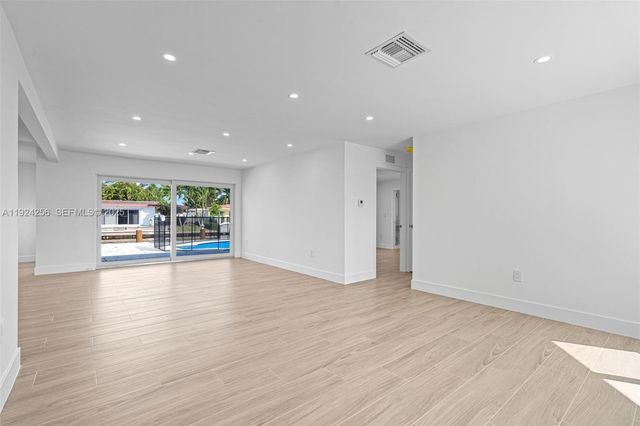 201 SE 12th St, Pompano Beach, FL 33060