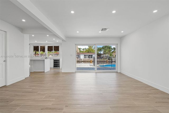 201 SE 12th St, Pompano Beach, FL 33060