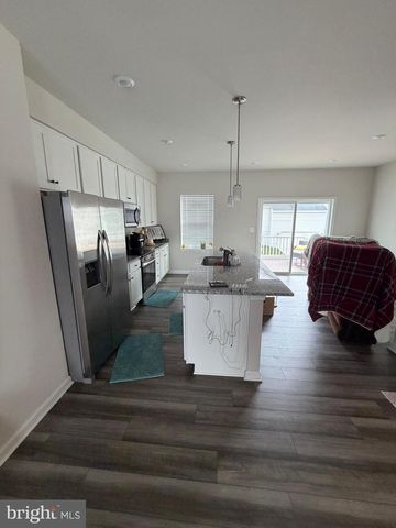 1332 CEDAR VALLEY RD, Ranson, WV 25438