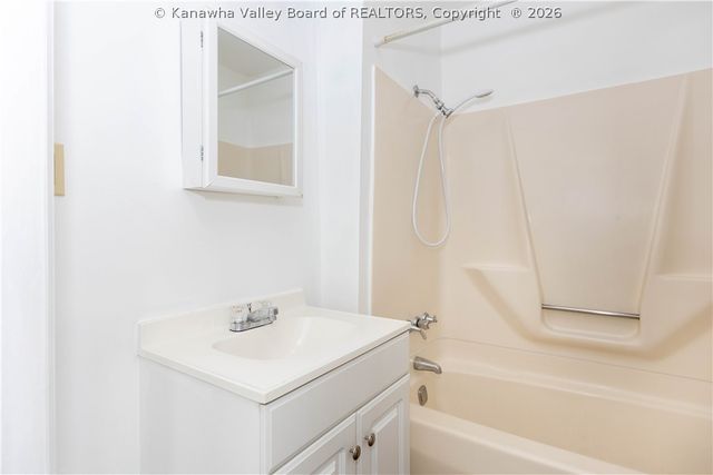 300 32nd Street W, Charleston, WV 25387