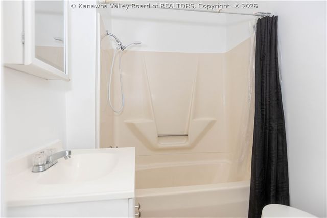 300 32nd Street W, Charleston, WV 25387
