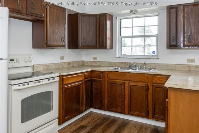 300 32nd Street W, Charleston, WV 25387