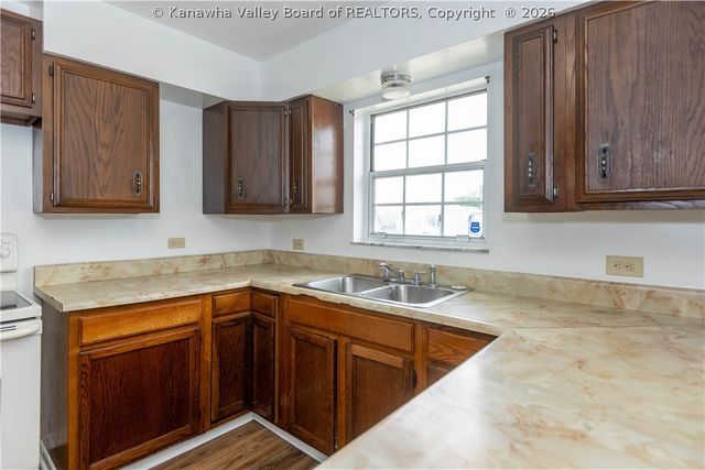 300 32nd Street W, Charleston, WV 25387