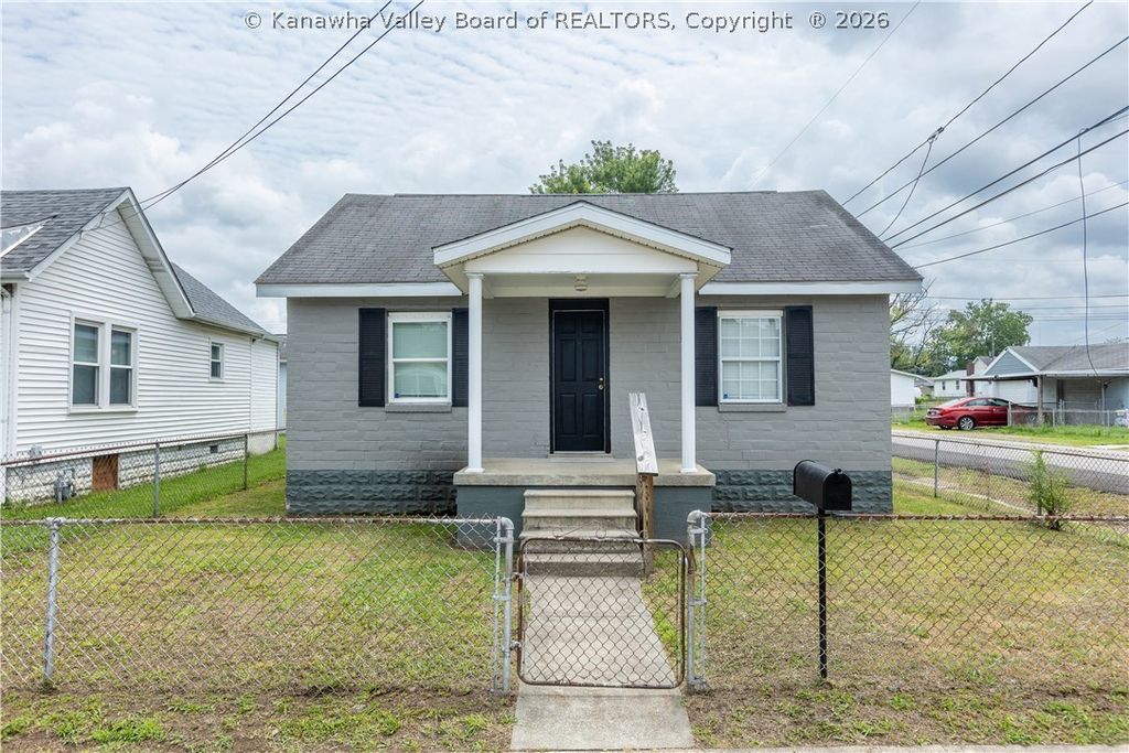 300 32nd Street W, Charleston, WV 25387