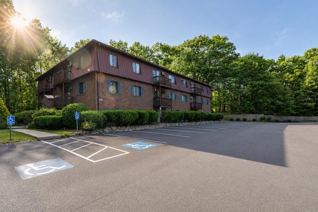 60 Old Hackett Hill Rd Apt 2H, Manchester, NH 03102