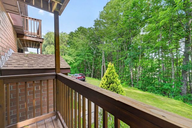 60 Old Hackett Hill Rd Apt 2H, Manchester, NH 03102