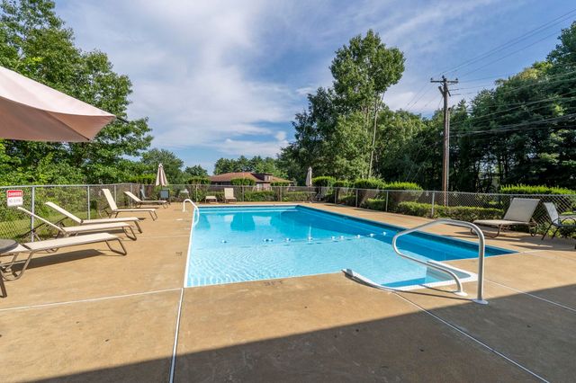 60 Old Hackett Hill Rd Apt 2H, Manchester, NH 03102