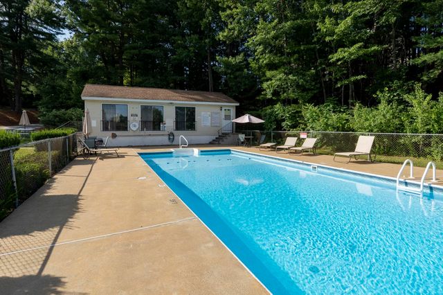 60 Old Hackett Hill Rd Apt 2H, Manchester, NH 03102