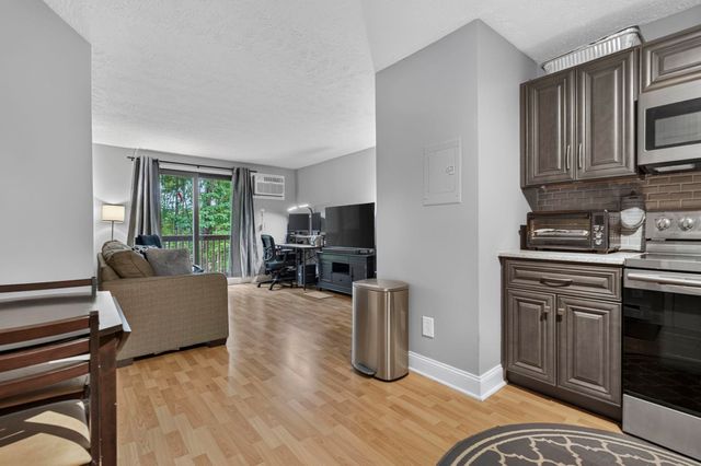 60 Old Hackett Hill Rd Apt 2H, Manchester, NH 03102