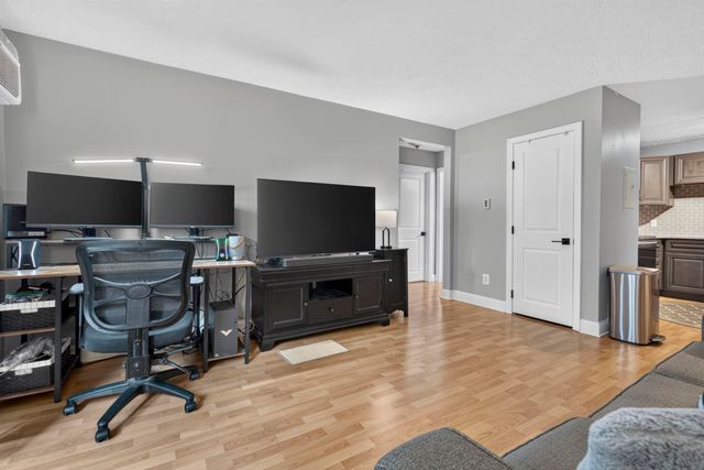 60 Old Hackett Hill Rd Apt 2H, Manchester, NH 03102